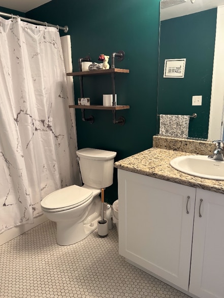 Building Photo - 615 W Hancock St