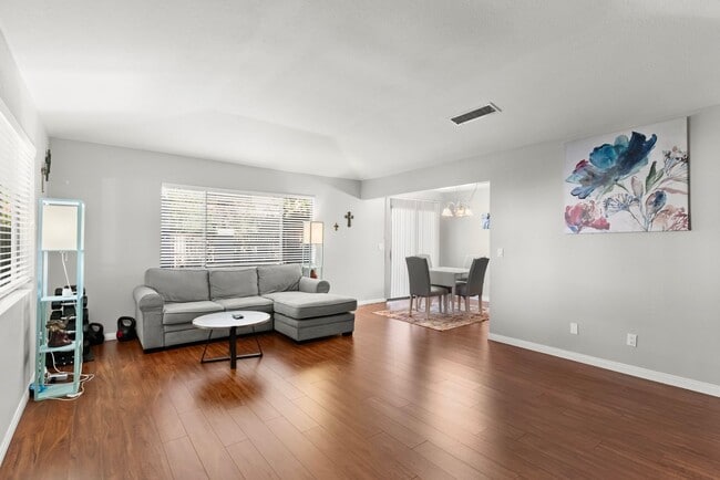 Building Photo - Single Story 3 Bedroom Home with 2 Patios and Community Amenities In Henderson