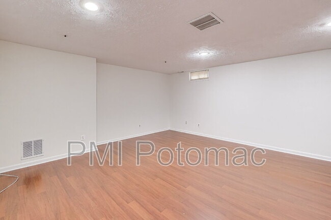 Building Photo - 8417 Meadow Green Way