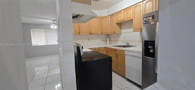 Building Photo - 502 N 70th Way