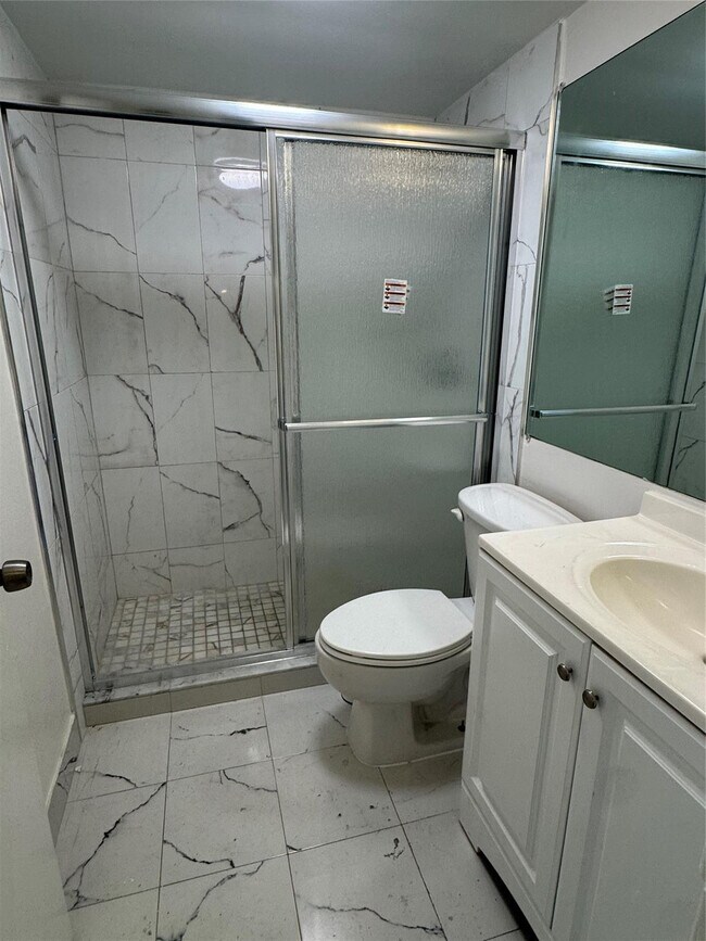 Building Photo - 1075 Riverside Dr