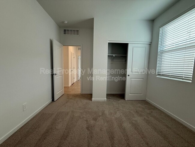 Building Photo - 2484 Fortana Dr