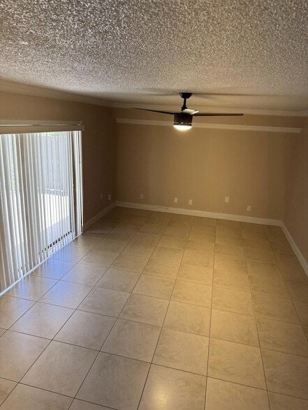 Building Photo - 915 9th Way