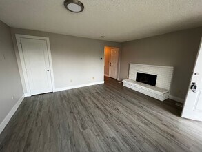 Building Photo - 6127 N Standard St