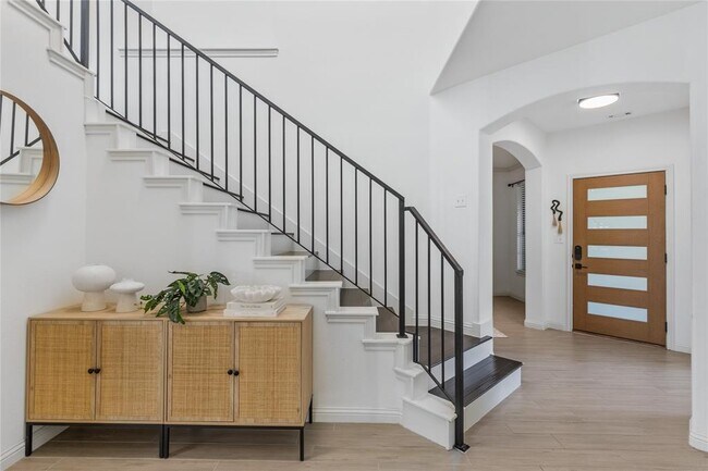 Building Photo - 3831 Sapphire Loop
