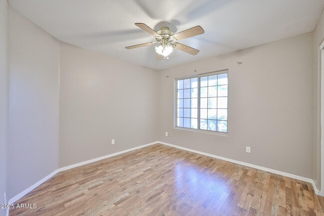 Building Photo - 13337 W Cottonwood St