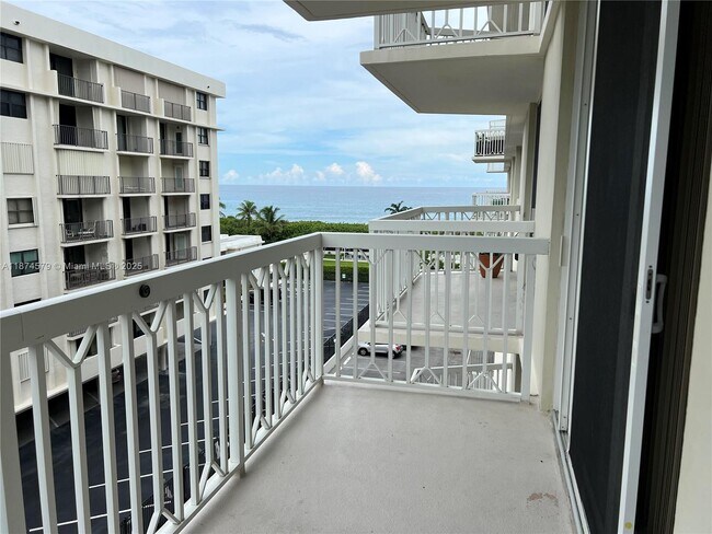 Building Photo - 125 S Ocean Ave