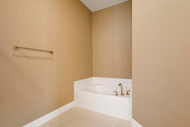 Building Photo - 5348 Lugo St