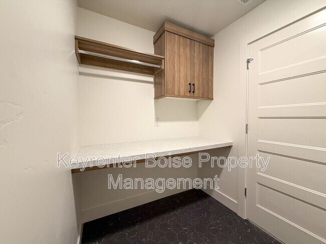 Building Photo - 1337 N Webb Wy