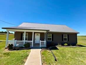 Building Photo - Spacious Home for Rent!