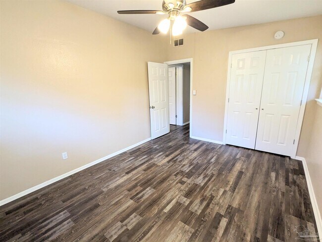 Building Photo - 9 Gentian Dr