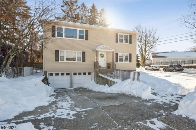 Building Photo - 64 Lorraine Terrace