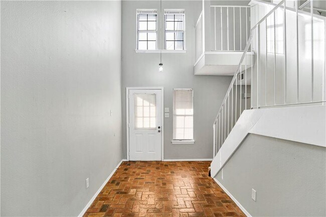 Building Photo - 5900 Grelot Rd