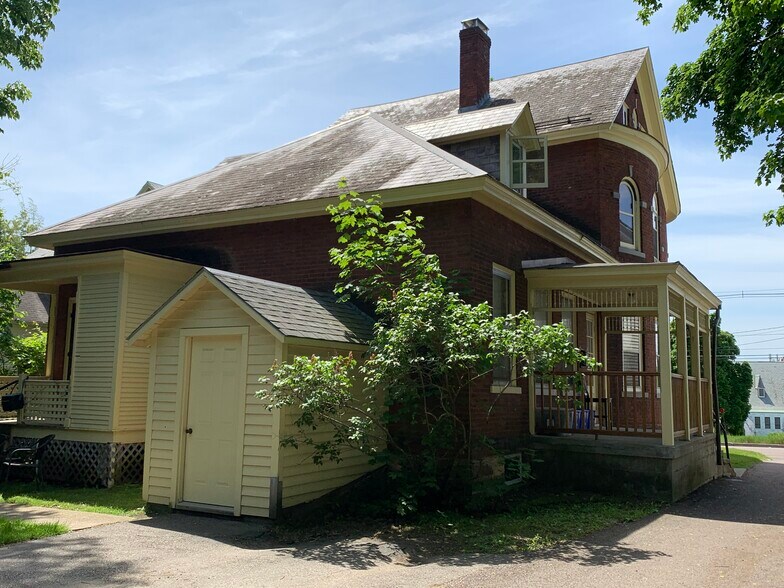 Building Photo - 85 E Spring St