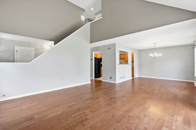 Building Photo - 472 Hillside Dr