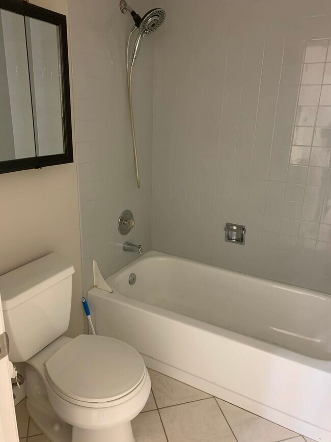 Building Photo - 6827 Hickory St