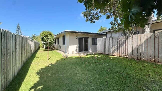 Building Photo - 421C Olomana St