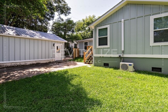 Building Photo - Gorgeous Spring Hill Home!