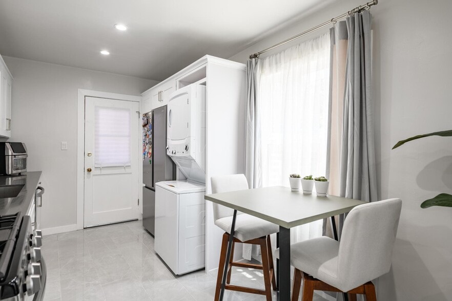 Building Photo - 5973 Guthrie Ave