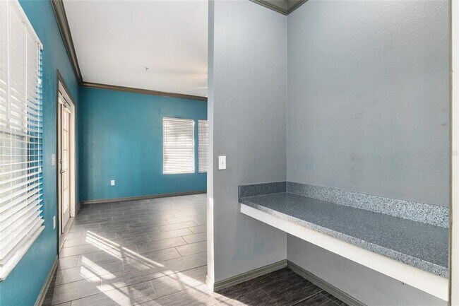 Building Photo - 9127 SW 52nd Ave