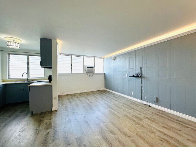 Building Photo - 1 Bedroom, 1 Bathroom, 1 Parking