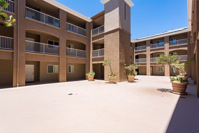 Building Photo - Lovely single-story condo in the community of Rancho Mission Trails!