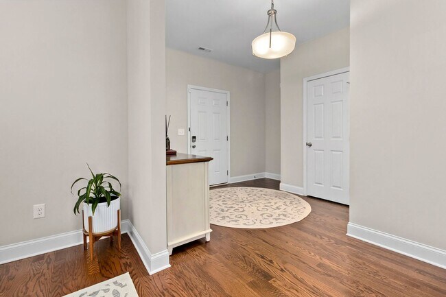 Building Photo - 6508 Satjanon Dr