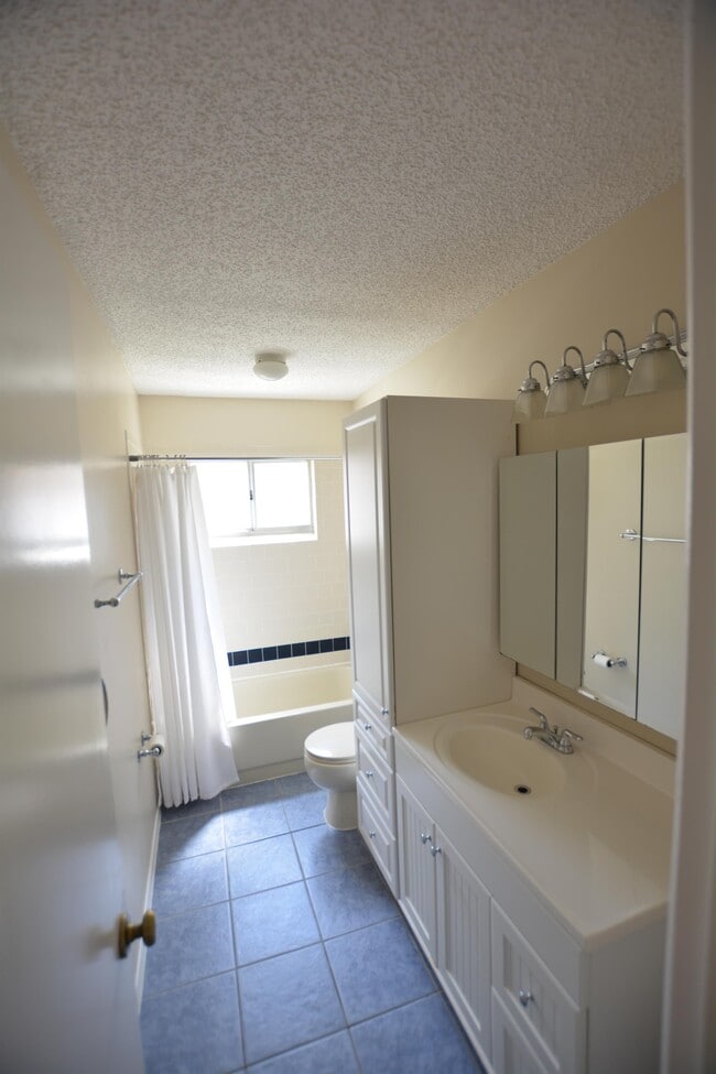 Building Photo - 6314 Eaglebrook Ave