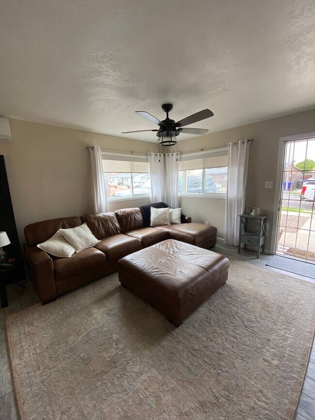 Building Photo - Gorgeous, Spacious 3 bed / 1 bath located near Encanto, San Diego!