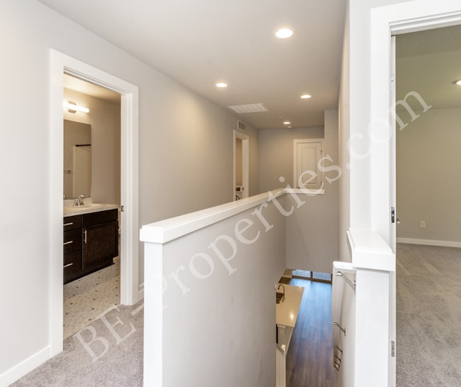 Building Photo - Lovely 4 bedroom 2.5 bathroom Tehaleh Home