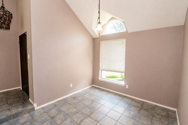 Building Photo - 3515 Woodmere Ln