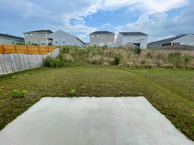 Building Photo - 3 bedroom home in Lexington area! Available in June