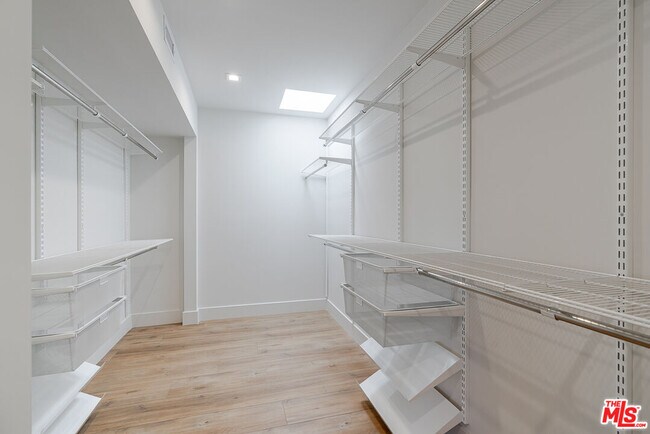 Building Photo - 12425 Texas Ave