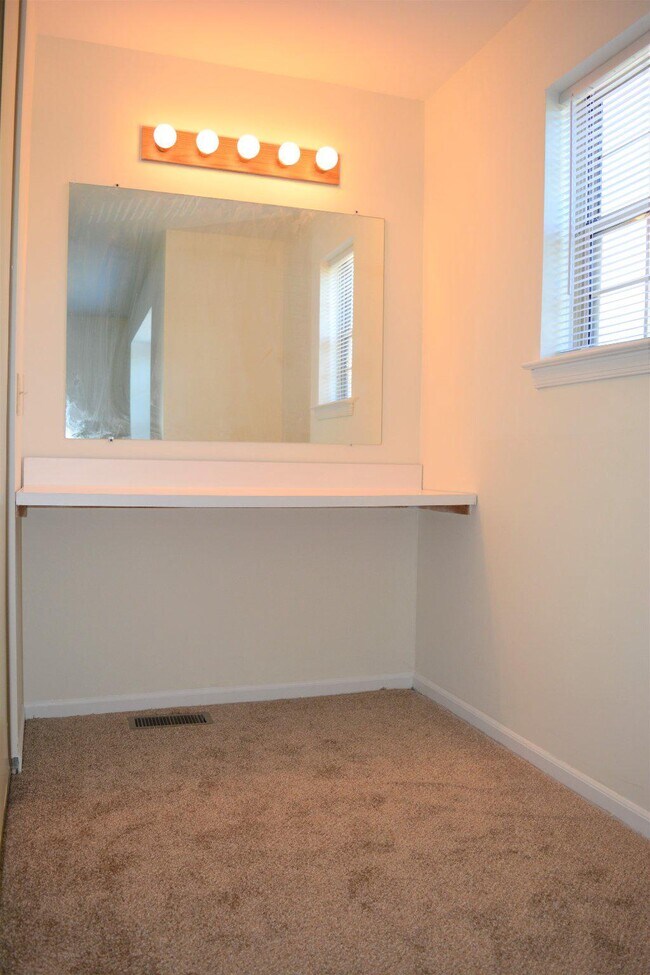 Building Photo - 361 Kent Ln