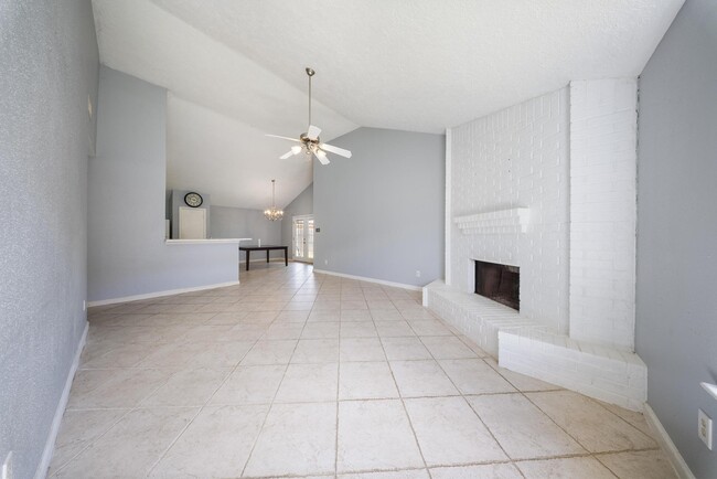 Building Photo - 15242 Peachmeadow Ln