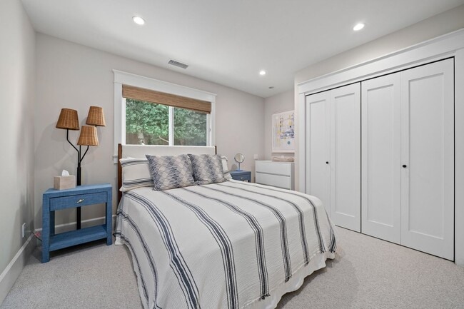 Building Photo - Stunning Single Family Home in the Heart o...