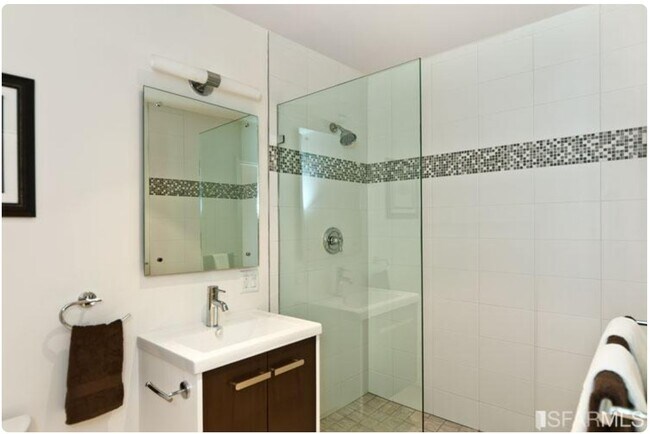 Building Photo - 637 Peralta Ave