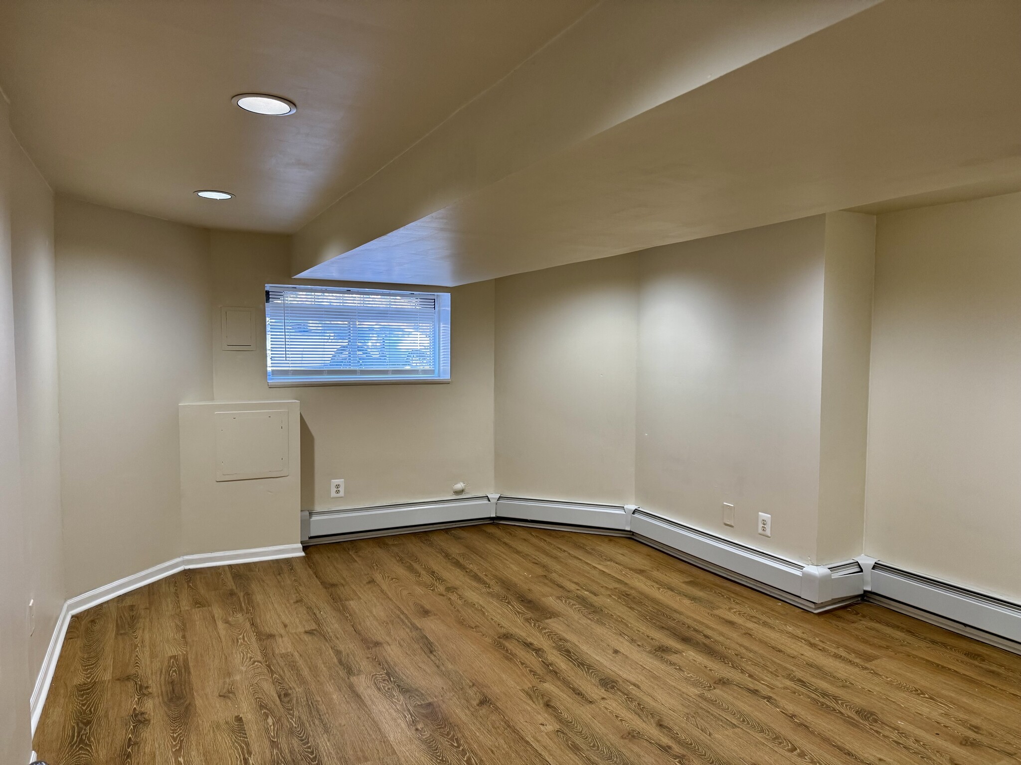 Building Photo - 5800 N Melvina Ave