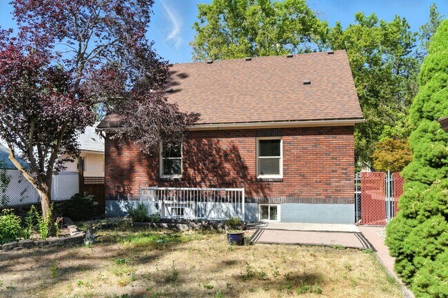 Building Photo - Gorgeous Brick Home Near Audubon Park