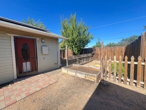 Building Photo - 626 S Park Cir