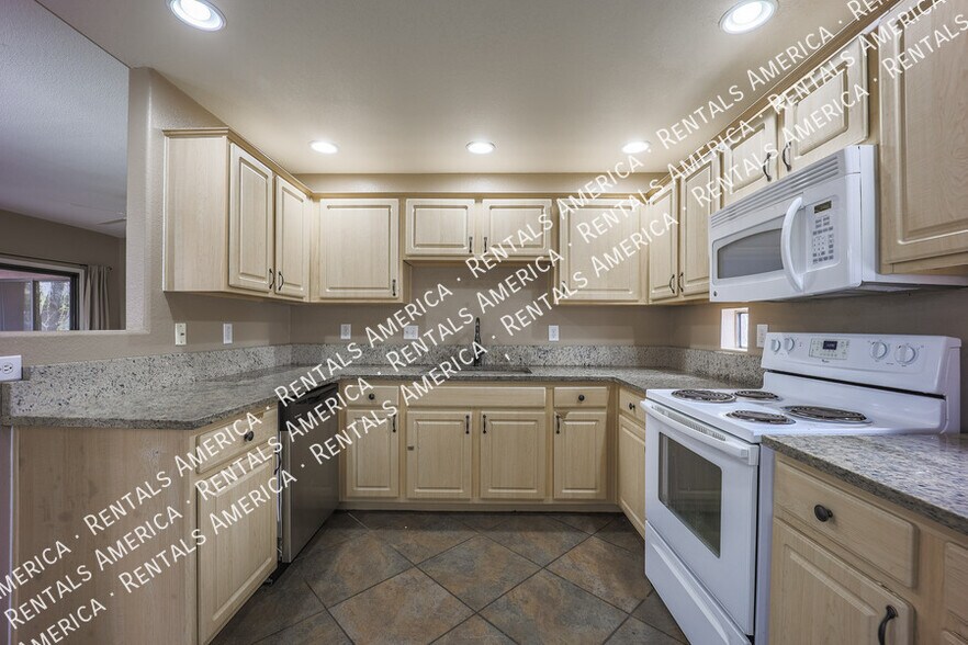 Building Photo - 9555 E Raintree Dr