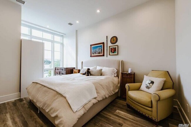 Building Photo - 30 Stewart Ave