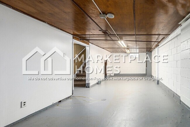 Building Photo - 19946 Westphalia St