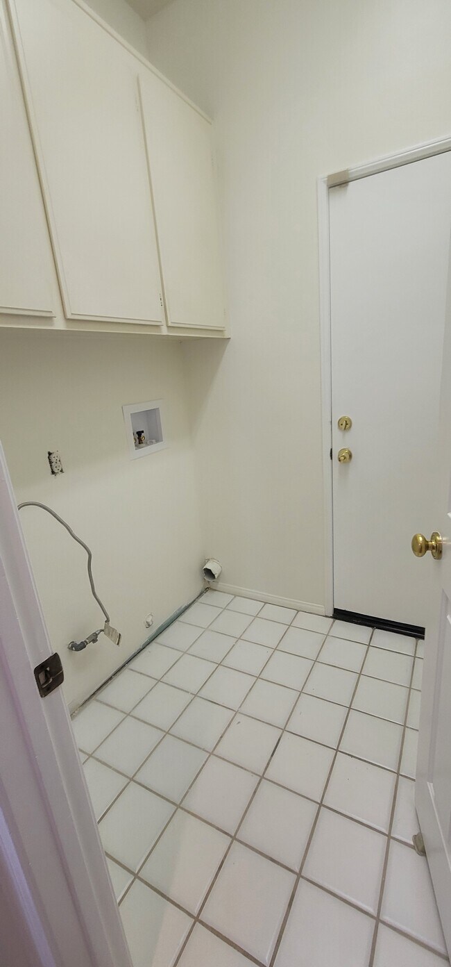 Building Photo - 7425 Bear Creek Ct