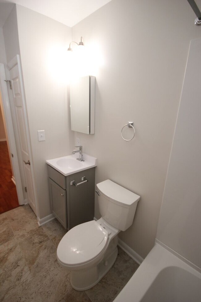 Building Photo - Renovated 2 Bedroom, 1 Bath Single-Family Home