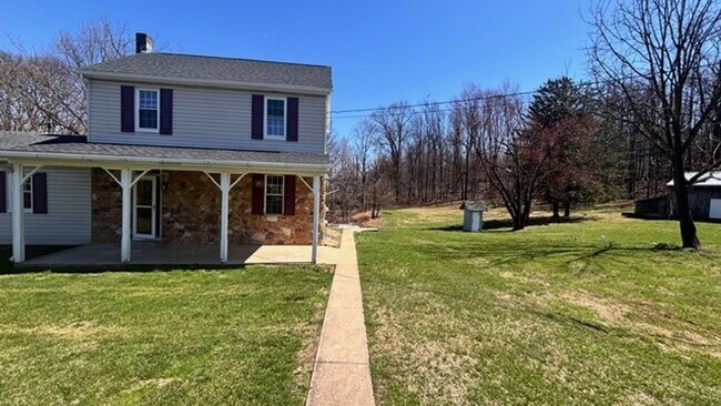 Building Photo - $1,600 Farmhouse Palmyra 4 bedroom 1.5 bath