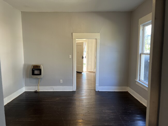 Second room looking west - 2421 Lipscomb St