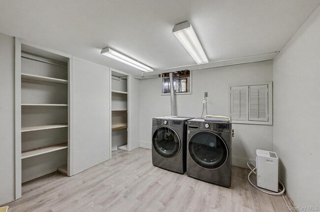 Building Photo - 22 7 Ave