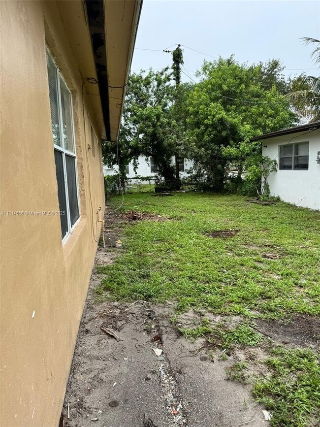 Building Photo - 2880 NW 12th Ct