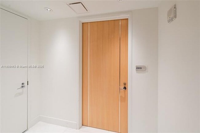 Building Photo - 15701 Collins Ave